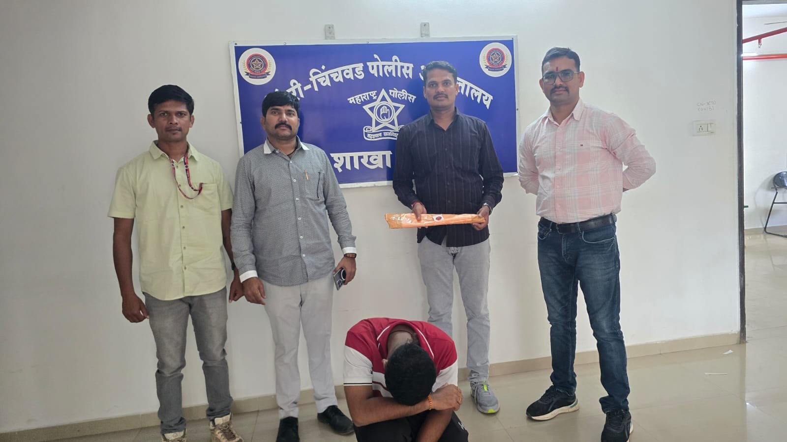 धारदार कोयता बाळगून दहशत निर्माण करणारा तरुण ताब्यात
