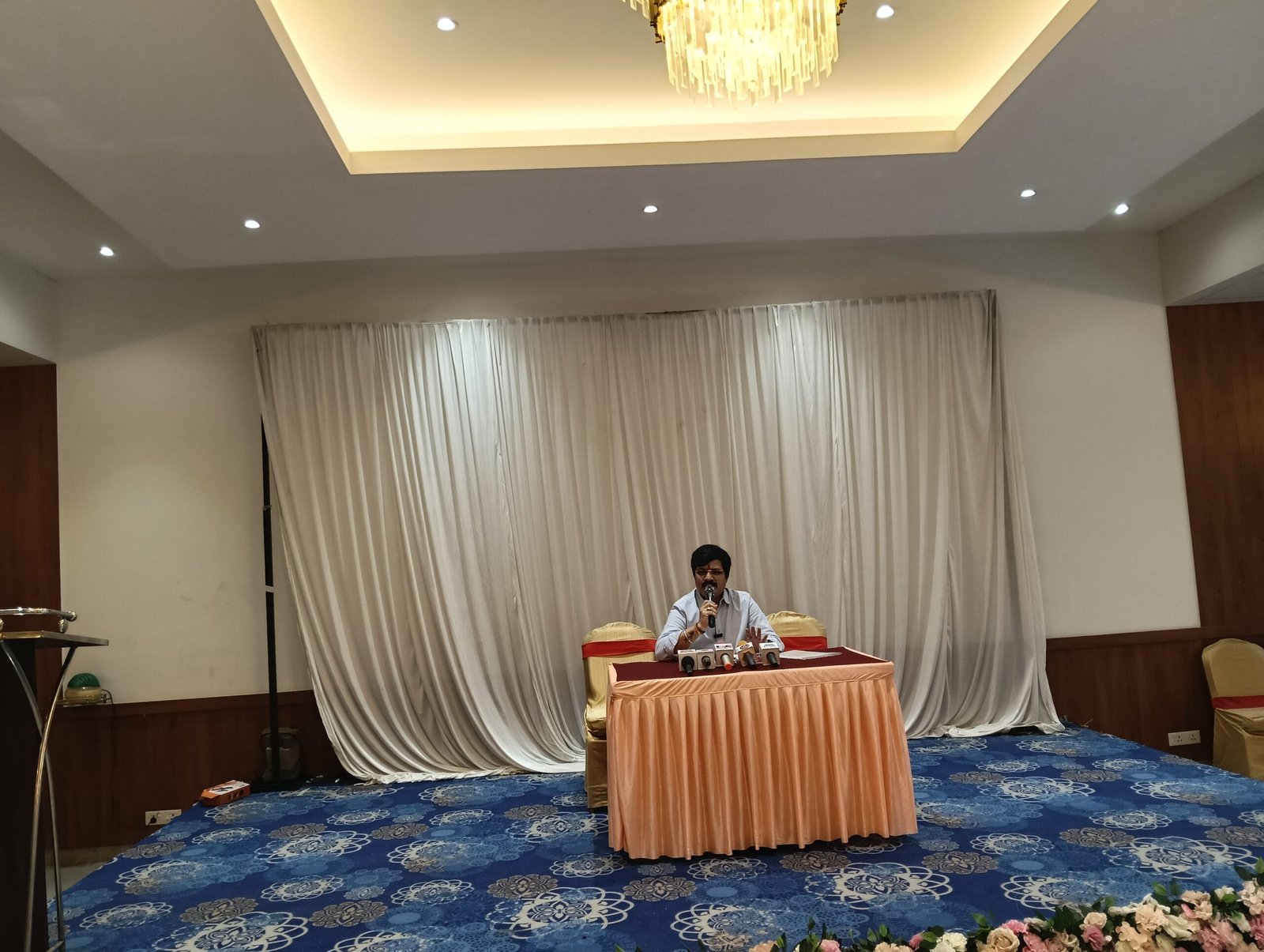 २०१७ पासून तक्रारींचा पाढा, मात्र कारवाई शून्य! अनधिकृत बांधकामे, रुग्णालयांचा कारभार आणि भ्रष्टाचारावरून प्रशासनाला धारेवर