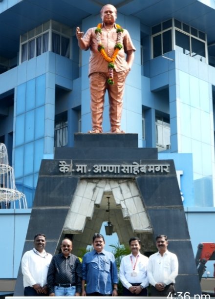 पिंपरी-चिंचवडच्या वर्धापन दिनानिमित्त नगरीचे शिल्पकार अण्णासाहेब मगर यांना अभिवादन