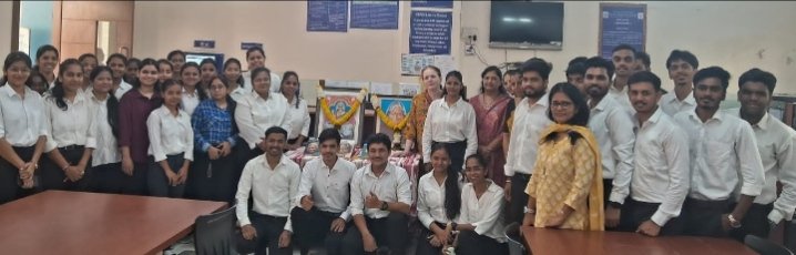 ग्रंथांच्या आधारावर कौशल्य सिद्ध करा; ग्रंथ विश्वासार्हता देतात! – डॉ. मीनल ओक